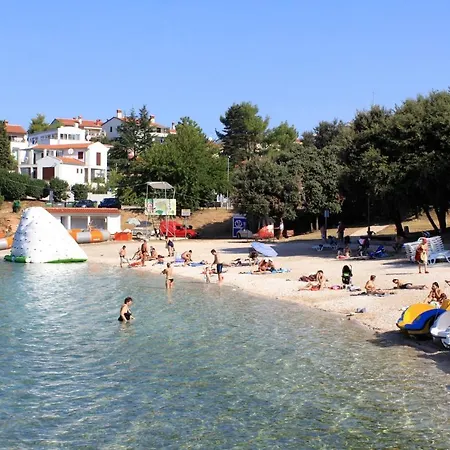 With A Parking Space - 15582 Пула