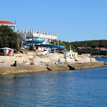 With A Parking Space - 15582 Пула